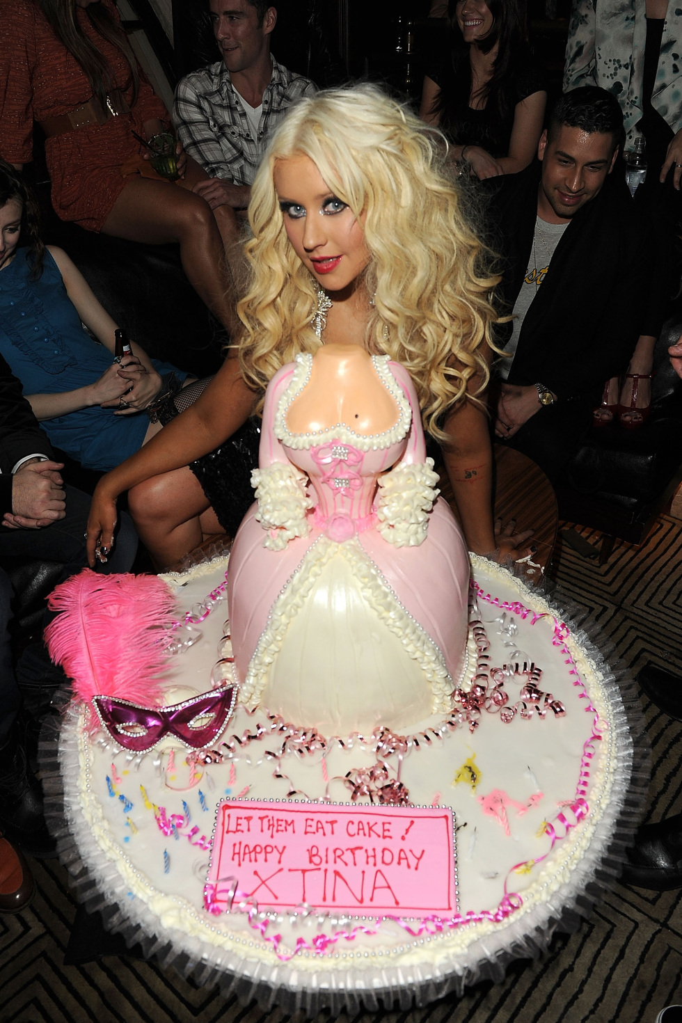 Christina Aguilera celebrates her birthday with a cake by Hansens Cakes