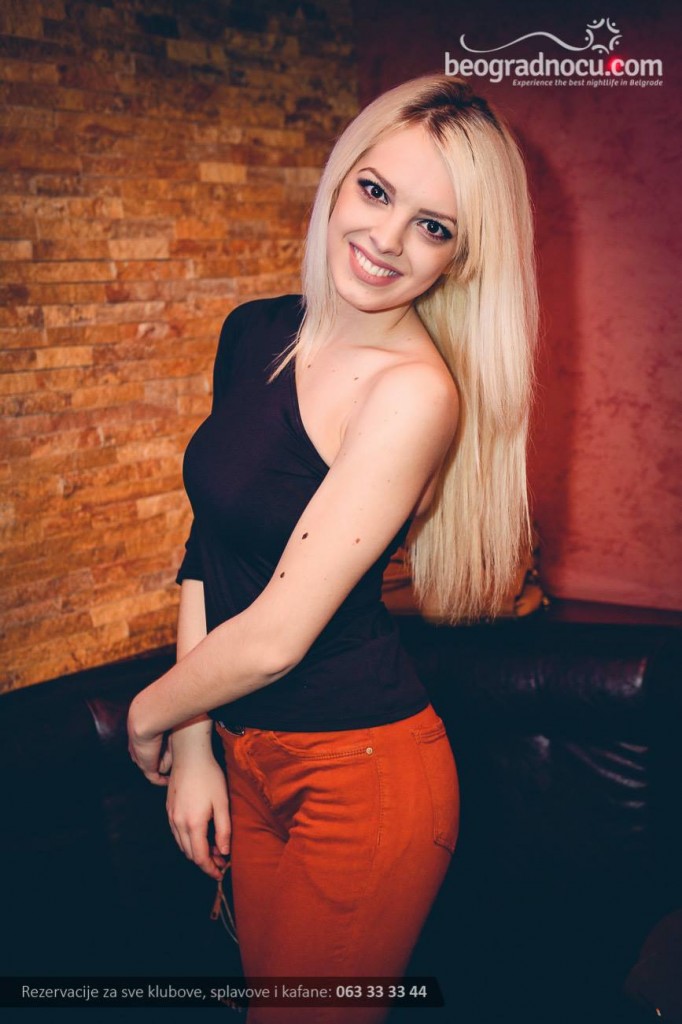 hram klub devojka